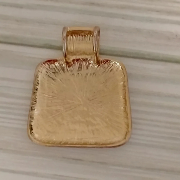 VINTAGE CLOISONNÉ TEAL, BEIGE And WINE ART DECO GOLD TONE PENDANT 2" - Picture 5 of 5